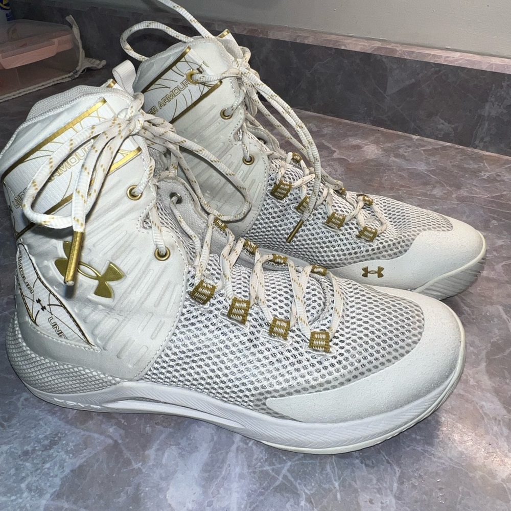 Women’s Under Armour shoes